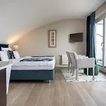 Am Koenigshafen 4*