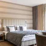 Am Koenigshafen 4*
