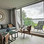 Am Koenigshafen 4*