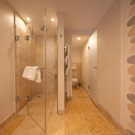 Am Koenigshafen Hotel