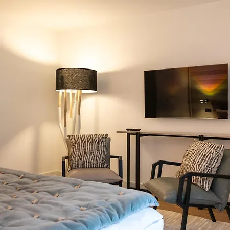 Am Koenigshafen 4*