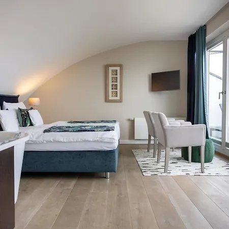 Am Koenigshafen 4*