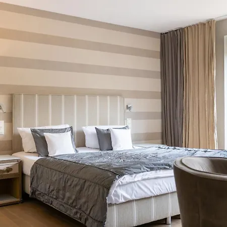 Am Koenigshafen 4*