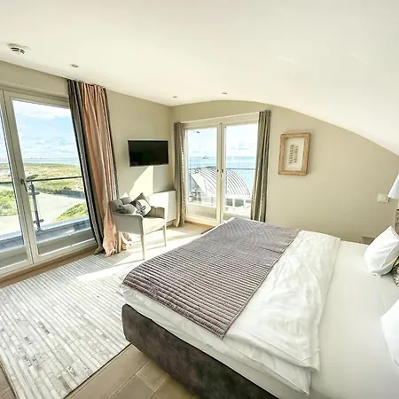 Am Königshafen 4*