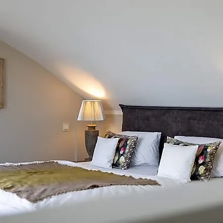 Am Koenigshafen 4*