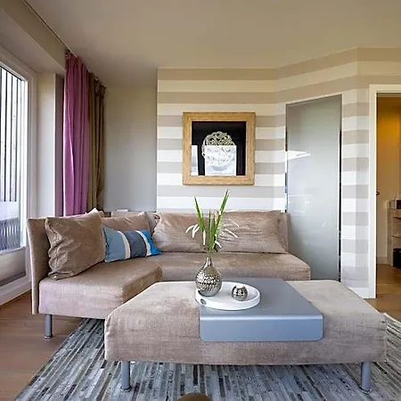 Am Koenigshafen 4*