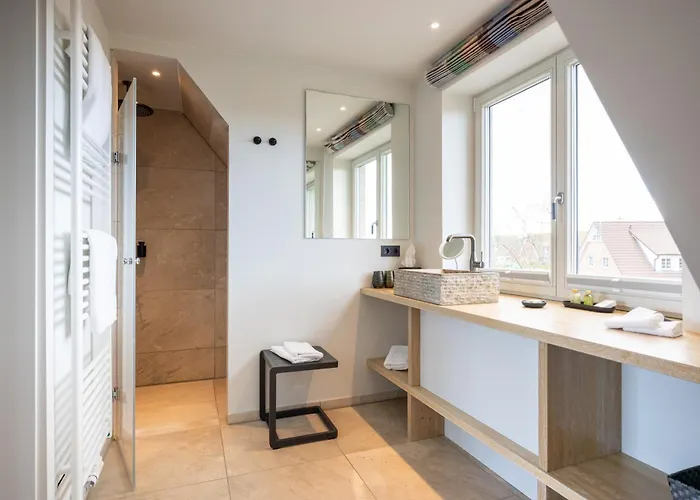 Am Koenigshafen 4*