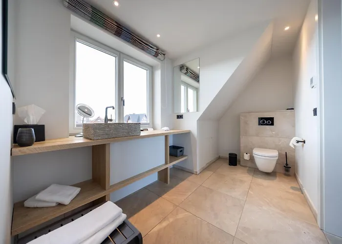 Am Koenigshafen 4*