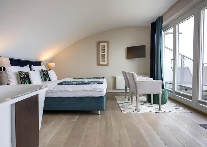 Am Koenigshafen 4*