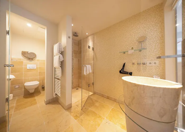 Am Koenigshafen Hotel 4*